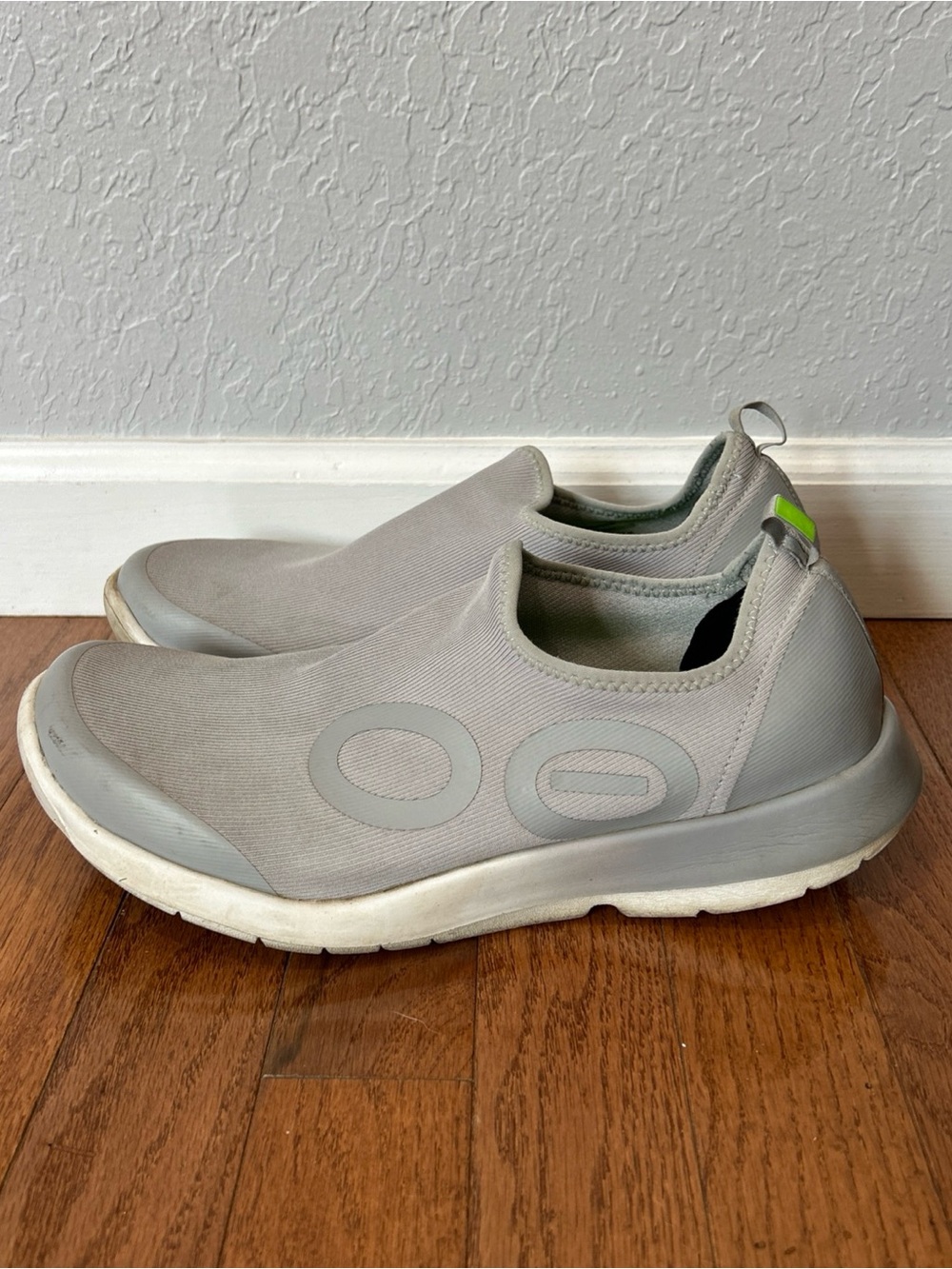 OOFOS Oomg Sport Slip On Shoes Sneakers Men’s Size 10.5 Gray